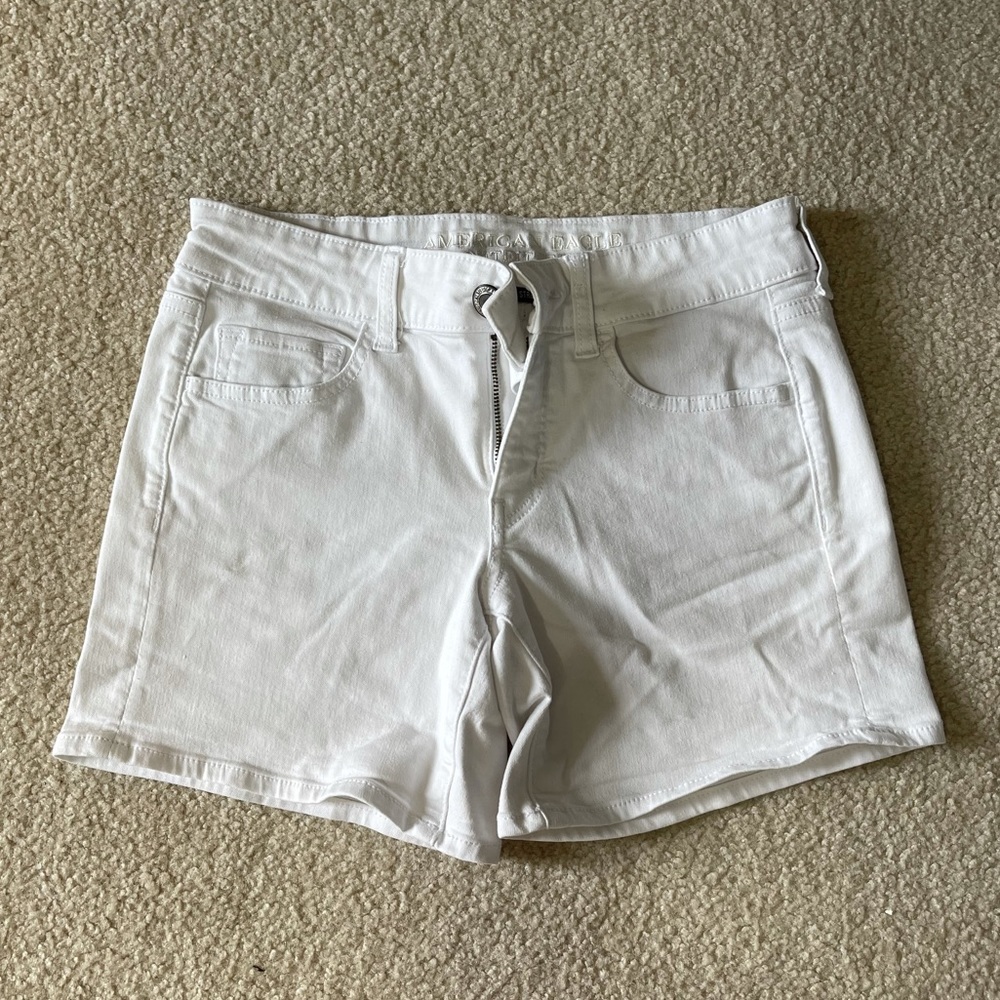 American eagle white midi shorts